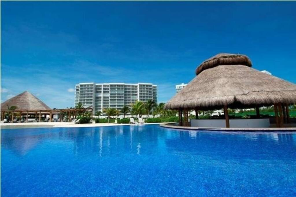 Amara Cancun Beachfront Condo Екстер'єр фото